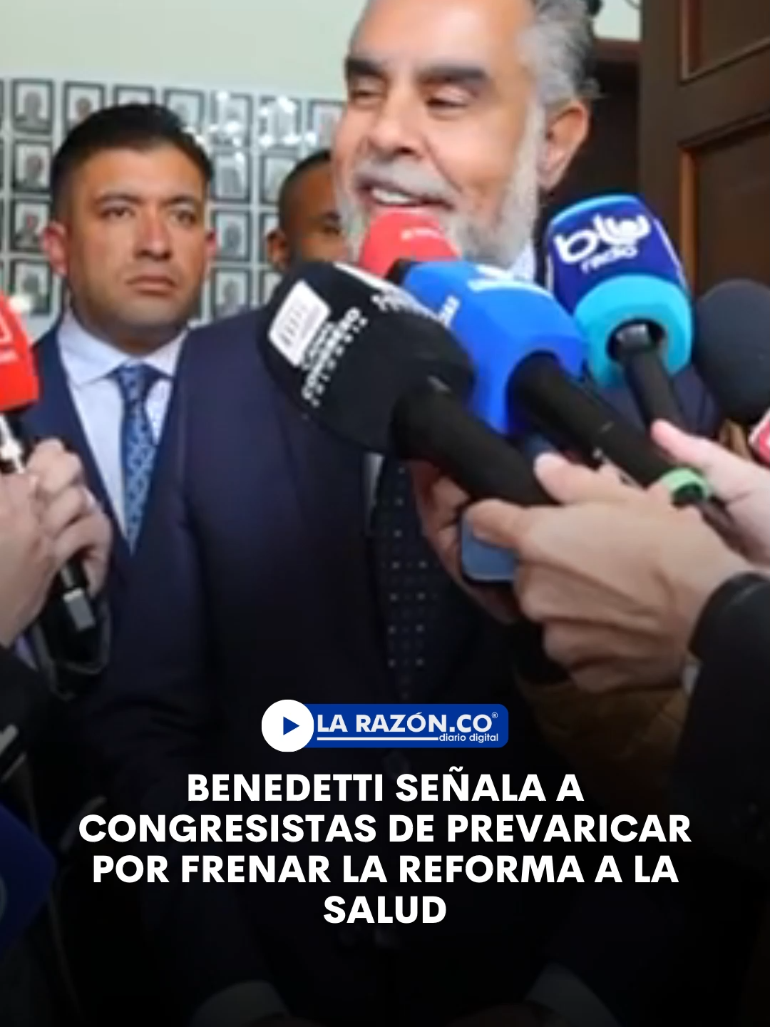 El ministro del Interior, Armando Benedetti, señaló que varios congresistas están incurriendo en prevaricación al negarse a votar el orden del día en las sesiones donde debe tramitarse la reforma a la salud. Según dijo, el mensaje de insistencia obliga a las comisiones a abordar exclusivamente ese proyecto, por lo que la dilación sería ilegal y podría llevar al Gobierno a presentar una demanda ante la Corte Suprema.
