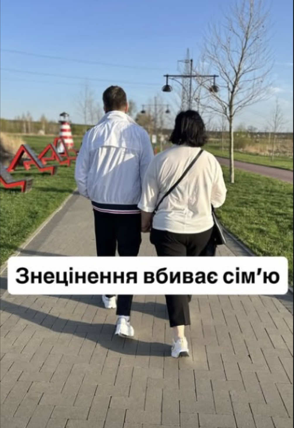 Знецінення вбиває сім’ю. Хто не цінує ближнього свого, той грішить, а хто милосердний до вбогого — блаженний (Біблія, Приповісті 14:21) Краще жити в кутку на даху, ніж із сварливою жінкою в спільному домі (Біблія, Приповісті 21:9) Нехай жодне гниле слово не виходить із уст ваших, а тільки добре, для збудування, щоб воно давало благодать тим, хто слухає (Біблія, Ефесян 4:29) P. S. Друзі, привіт!!!  Якщо тема близька серцю — підписуйтесь, щоб не пропустити нові думки 💌  Також, прошу вас, будь ласка любу хорошу реакцію, і поставте лайк, якщо так воно є:) #бог #христос #християнство #ісус #омельчук