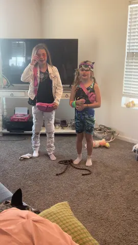 The girls gettin it!!  #engagement #thankful #farmlife #growth #momlife 