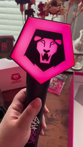 Hello82 Saja Boys lightstick! it’s Soooooo cute 😭💕 now let me go to a real Saja Boys concert! #kpop #kpopfyp #sajaboys #kpopdemonhunters #huntrix 