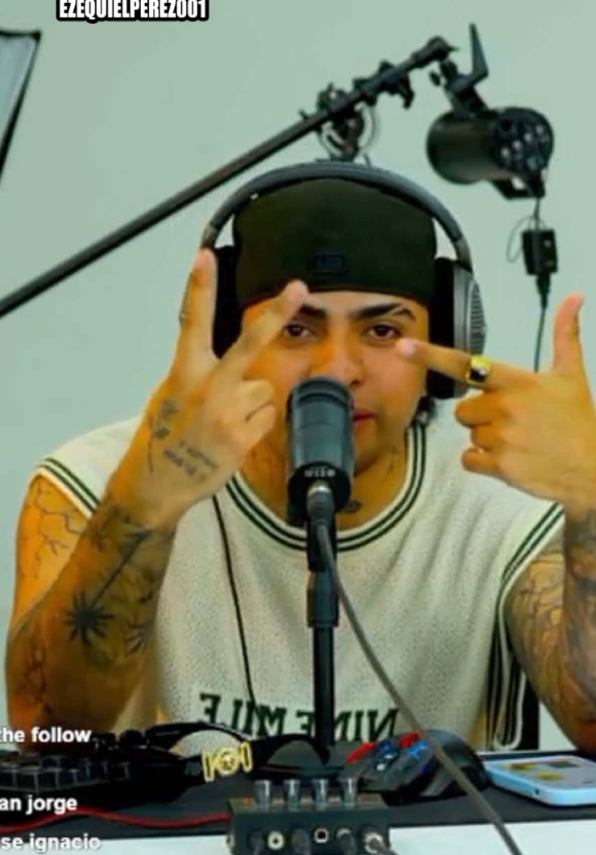 Ustedes de qué barrios nos ven ?? 👀😎🍿 Para la próxima me estudio las señas y les muestro!! 😎 #señasdebarrios #cordoba #cesarmundo #ezequielperez #paratii 