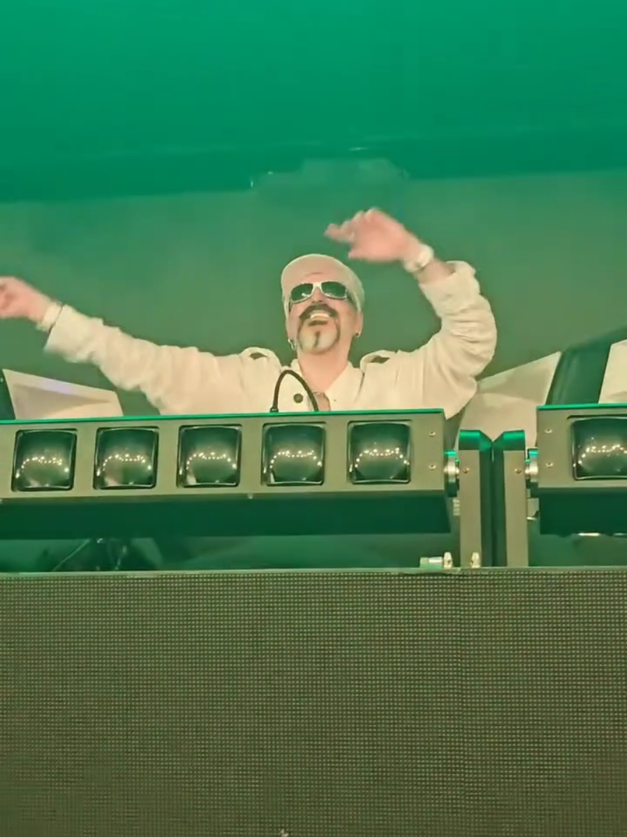 26 anni fa usciva #LAMOURTOUJOURS ❤️‍🔥 📽 Credit video @Gianrocco Di Matteo 