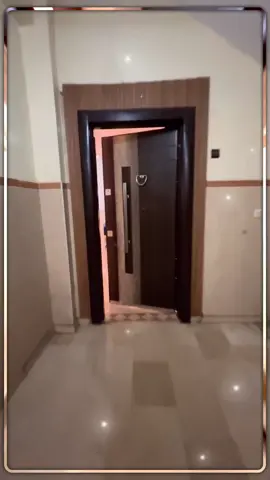 ✨ شقة فاخرة ومميزة للبيع ✨ 📍 حي سماعلة – وسط المدينة، قرب محطة القطار – سطات 🔹 الطابق: سفلي 🚪 🔹 المساحة: 140 متر مربع 🔹 التوزيع: 3 بيوت 🛏️ + صالون واسع 🛋️ + دوش 🚿 🔹 المميزات: لا تتوفر على شروط الدعم 💰 🔥 فرصة ممتازة للسكن أو الاستثمار! 📞 للمزيد من المعلومات: 0664776433 📍 سطات #emmo_settat #settat #