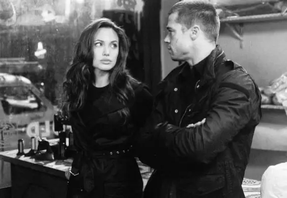 🧏🏻‍♀️🫵🏻❣️