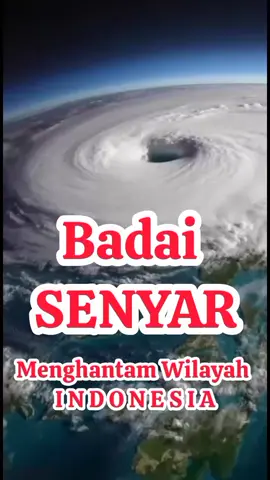 siklon tropis Senyar, berada di wilayah Indonesia.  Dampak Siklon Tropis Senyar di Wilayah Indonesia Siklon Tropis Senyar kini terdeteksi semakin mendekati pesisir Aceh dan memicu peningkatan potensi cuaca ekstrem dalam beberapa jam ke depan. BMKG mencatat peluang hujan sangat lebat hingga ekstrem, angin kencang, serta gelombang tinggi yang bisa berdampak pada Aceh, Sumatera Utara, dan wilayah sekitarnya. Meski diperkirakan melemah dalam 24–48 jam mendatang, potensi banjir, banjir bandang, dan longsor masih perlu diwaspadai. Tetap waspada ya, terutama bagi masyarakat di wilayah paling terdampak. Pastikan selalu memantau update resmi dari BMKG agar bisa mengambil langkah aman dan siap menghadapi perubahan cuaca. 🌧️⚠️ Imbauan BMKG menghadapi dampak Siklon Tropis Senyar: 1️⃣ Pemda di wilayah terdampak diharapkan meningkatkan kesiapsiagaan menghadapi potensi banjir, banjir rob, tanah longsor, dan pohon tumbang. 2️⃣ Nelayan dan pelaku transportasi laut harap waspada gelombang tinggi yang dapat mengganggu aktivitas pelayaran. 3️⃣ Masyarakat tetap tenang, namun terus pantau informasi resmi BMKG agar selalu update dengan kondisi terbaru. Sumber : BMKG Visual Ai : Joemar Sombero #siklontropis #senyar #sibolgatapteng #banjirbandang 