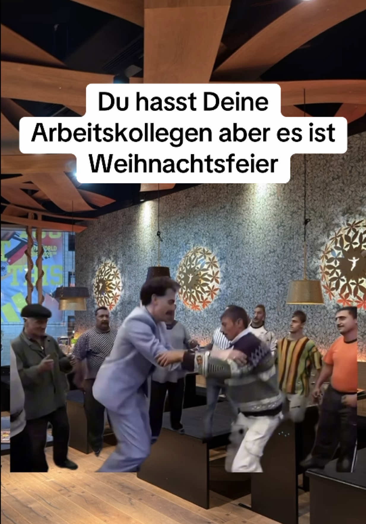 Habt ihr auch eine Weihnachtsfeier? 🎄🎄#Meme #fyp #foryoupage❤️❤️ #arbeit #work 