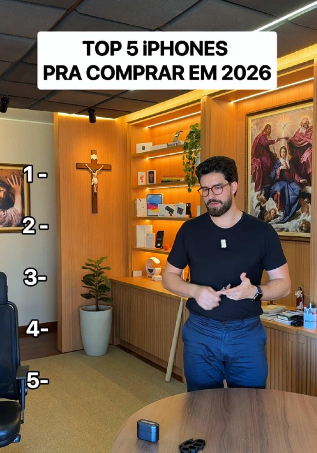 Se tá perdido na hora de escolher um iPhone, separei os 5 que realmente valem a pena pra 2026.  Comenta aqui qual faltou eu mencionar 👇🏻