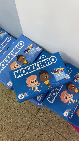 🚨 MAMÃES, ATENÇÃO! Chegou o tênis que combina com TUDO e deixa qualquer look ainda mais estiloso! 😎🔥 Confortável, leve e com a qualidade Molekinho que vocês já conhecem. 👉 R$ 109,99 👉 Numeração 27 ao 36 Garanta já o do seu príncipe antes que acabe! 💙✨ #soladomagico #modainfantil #molekinho #kidsfashion #achadinhoskids