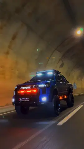 ✅ MUĞLA MARMARİS ✅  48 BT 304   ✅ HİLUX VİGO —> 2025 TUNDRA İÇ DIŞ DÖNÜŞÜM  / TAMAMLANMIŞTIR ✅ YAPILAN İŞLEM LİSTESİ 👇🏻👇🏻👇🏻👇🏻👇🏻 • KAPUT ÇAMURLUK FACELİFT • TUNDRA FACELİFT  • ⁠35.12.50.22 JANT LASTİK  • ⁠25 CM YÜKSELTME KİTİ • ⁠AQM ÖN KORUMA DEMİRİ • ⁠AQM YAN DEMİR  BASAMAK  • ⁠AQM M10 ROLLBAR • ⁠FALCON TAVAN ÇITA • ⁠OFFROAD MÖNVİSÖR • ⁠CAM RÜZGARLIK  • ⁠KAPUT SCOOP • ⁠KAPI KAPLAMA • ⁠KAPI ELCİK • ⁠FAR STOP ÇERÇEVE • ⁠DETAY BOYAMA • ⁠DAVLUMBAZ DERİ KAPLAMA • ⁠PANJUR İÇİ ÇAKARLI LED  • ⁠HELLA KORNA • ⁠ARKA ÇEKİ DEMİR • ⁠VİNÇ SİSTEMİ • ⁠S40 TAVAN SEPET • ⁠LED BAR • ⁠CAM FİLMİ • ⁠KOLTUK KILIFI • ⁠MULTİMEDYA • ⁠PEDAL COMMENDAR • ⁠İNVİNCİBLE DİREKSİYON • ⁠SÜRGÜ KAPAK • ⁠BAGAJ HAVUZ  • ⁠KASA ÇANTA • ⁠YILDIZ TAVAN • ⁠AMBİANS • ⁠DAVLUMBAZ LASER LED • ⁠BASAMAK LASER LED • ⁠CAM FİTİL 4 ADET ORJINAL • ⁠ÖN 2 ADET DAVLUMBAZ • ⁠ARKA 2 ADET DAVLUMBAZ • ⁠ARA ATKI TAVAN İÇİN • ⁠KAPUT ÜSTÜ LASER LED • ⁠BAGAJ KAPAK PİSTON • ⁠KOLTUK DÖŞEME • ⁠KAPI İÇ DÖEŞEMELER BOYAMA FUL İÇ DİZAYN  •MAVİ RENK 4 KAPI TAVAN KUPA BOYAMA •PASTA CİLA SERAMİK KAPLAMA •TAVAN ÇANTA 2 ADET •ALT TAKIM KOMPLE BOYAMA SİYAH •KASA KENAR PLASTİK - 𝗣𝗶𝗰𝗸-𝗨𝗽 𝐏𝐫𝐨𝐟𝐞𝐬𝐲𝐨𝐧𝐞𝐥 𝐓𝐚𝐬𝐚𝐫ı𝐦 𝐌𝐞𝐫𝐤𝐞𝐳𝐢 ( 𝗔𝘃𝗰ı𝗹𝗮𝗿 𝗢𝗳𝗳𝗿𝗼𝗮𝗱 𝟰𝘅𝟰 ) 𝗥İ𝗭𝗘 - 📞 0553 753 7553 📞 0545 839 8956 📞 • 🌎 Müftü Mahallesi Hacı şemsi sok no 1 / A özlem apt  a blok / MERKEZ RİZE 📍 📛 AVCILAR OTO TUNING & 4x4 OFFROAD ARACINIZA & DEĞER KATAR  -          #hilux #offroad4x4 #hiluxgr  #toyotayürkiye   #toyotahiluxturkiye     