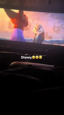 this was perfect #zootopia2 #nickwilde #disney 