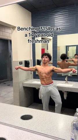 Bench 315 and run 4.5 40 @sam #freshman #14yrsold #315bench #strongest #benchpr 