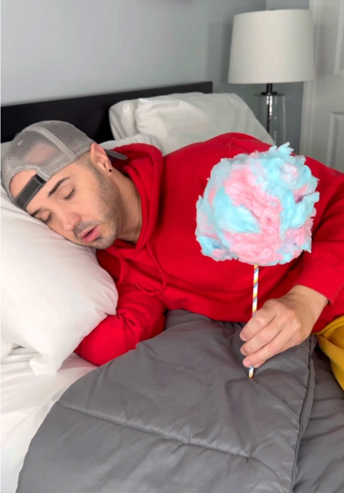 Monster makes fake cotton candy for his friend 😆👻 #monsterundermybed #funnyvideos 
