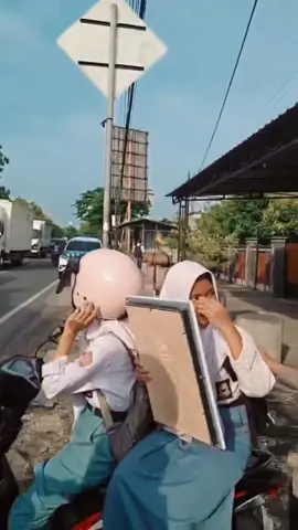 Mari bersama wujudkan Kamseltibcar Lantas yang aman nyama dan selamat menjelang Ops Lilin Candi 2025 dengan tertib dan mematuhi aturan berlalulintas. #padahariini  #ArtPolicing  #OpsZebraCandi2025  #UpdateSatlantasRenbang  #Rembang24Jam 