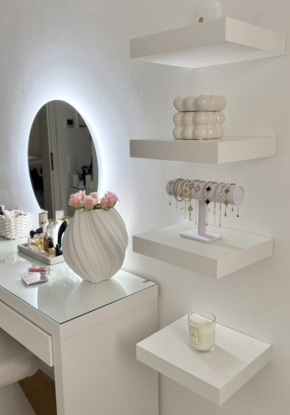 🤍 #interiordesign #girlsroom #decor #vanity #fyp 