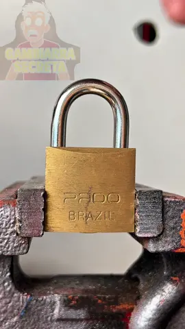 O truque do slide do ímã: abra um cadeado sem uma chave #magnets #padlock #fblifestyle 