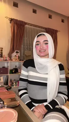 WHAT TO BUY FROM HIGH END & drug store products 🧚‍♂️ #makeup #skincare #creatorserchinsight #fyp #foryou 