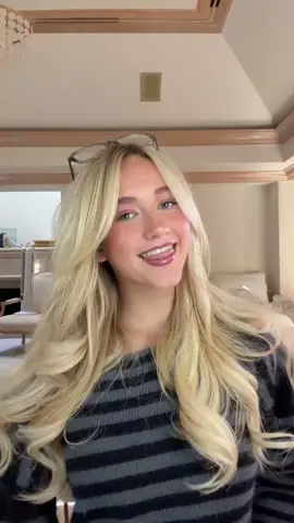 cute fit and blowout always! #zeelool #blondehair #outfitinspo #paisleenelson #lipsync 