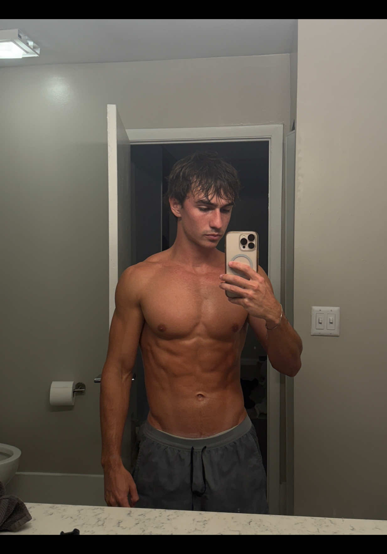 My cheat day that helps me get closer and closer to looking like a greek god. #healthylifestyle #gym #workout #storytelling #Fitness  @gymshark @youngla @dfyne.official 