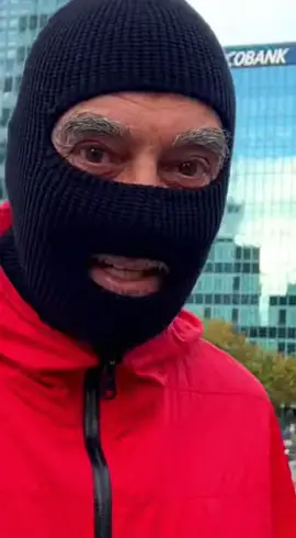 lui c'est mon grand père 🧔‍♂️  il regarde les infos du Togo 🇹🇬 🤣🤣 souhaité Lui bonne chance 🤣@Akirama_rapewe 