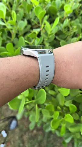 Você sabia que dá pra monitorar seu batimento cardíaco direto do pulso sem precisar de nenhum aparelho caro? Hoje vou te falar do Watch M19, um smartwatch que não só acompanha sua saúde e suas atividades, como também deixa seu visual muito mais moderno. Ele permite ver mensagens do WhatsApp no pulso, tem modos esportivos, controle de sono e uma bateria que dura dias — tudo isso por um preço que surpreende. Mas corre, porque as unidades estão quase acabando! #smartwatch #viral #idoso #achadinhos #Tech 