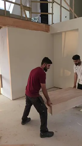 #modernstair #centralspinestaircase #interiordesign #cantileverstair 