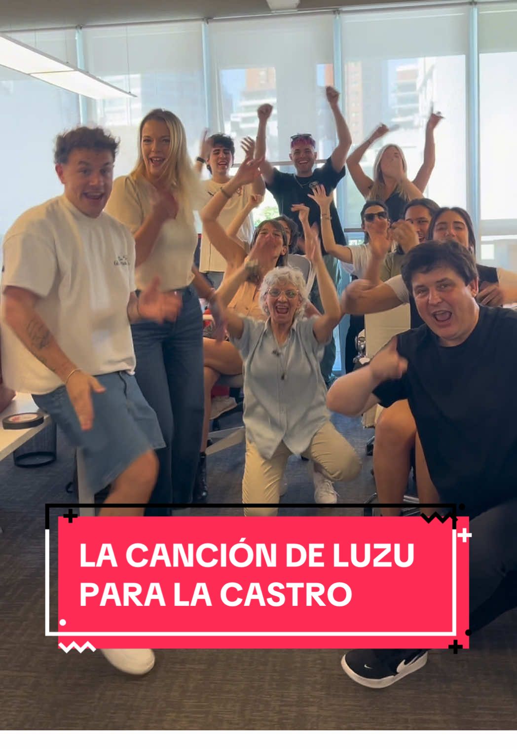 LA CANCIÓN DE LUZU PARA LA CASTRO  #lanovela #luzutv 