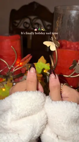 Christmas season has begun…. 🌲✨ chicas don’t leave it for last minute. Get your press-ons before it sells out. 💅🏻💫 @Nailphoria                                          #pressons #christmasnails #pressonnails #nailinspo #tiktokshopblackfriday 