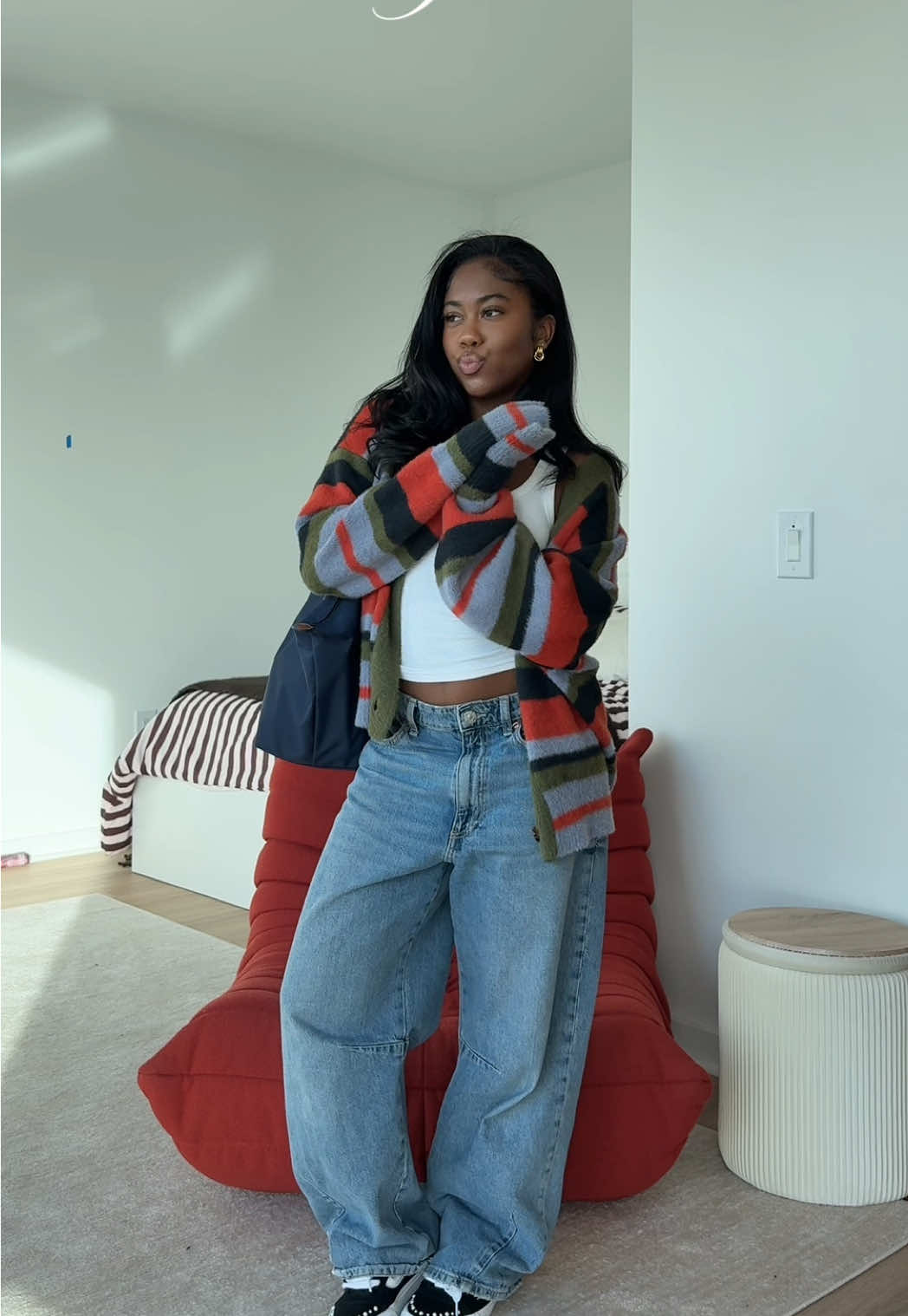 Which outfit do you like better??🗽 Also LOVING my new Knu Skool Pearls @vans from @Journeys  👟💗 #vanspartner 