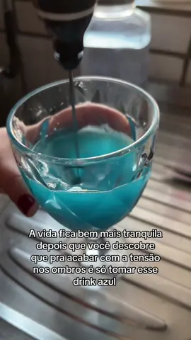 Um sachê pro drink azul já tira toda a minha tensão do dia 🥹🩵 #fypシ゚ #estresse #foryou 