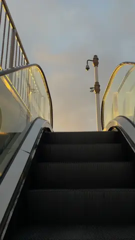 it was so magical, everything was perfect in that moment. take me backkkkk:/#fyp #istanbul #goldenbrown #mosque 