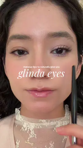 glinda eye makeup from wicked (2024 film) 💫🪷🌞 products used:  -@ColourPop Cosmetics stone cold fox palette  -@Lancôme khole le crayon eyeliner in black coffee  -@japonesque eyelash curler  -@COSNORI brown mascara  -@cliocosmetics_global black mascara  #glindamakeuplook #naturalmakeup #almondeyes #beautyhacks #makeuphacks 
