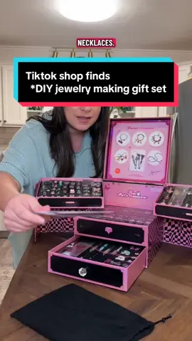 What little girl would not love opening this on Christmas morning 🤩 This is literally the ultimate DIY jewelry making kit and beaded pen making 👏🏼 #diyjojo #jewelrymaking #giftsforgirls #giftforkids #craftkit 
