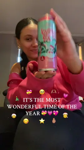 I love @Alani Nutrition 🎄🎄 I FINALLY found them and I LOVE 🫶🏽 #alaninu #energydrink #winterwonderland #alaninutrition #pinkhoodie 