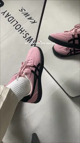 Pink shoes! Very quality and will fit in any outfit. | shoes for women #shoes #sneakers #footwear #pinkshoes 