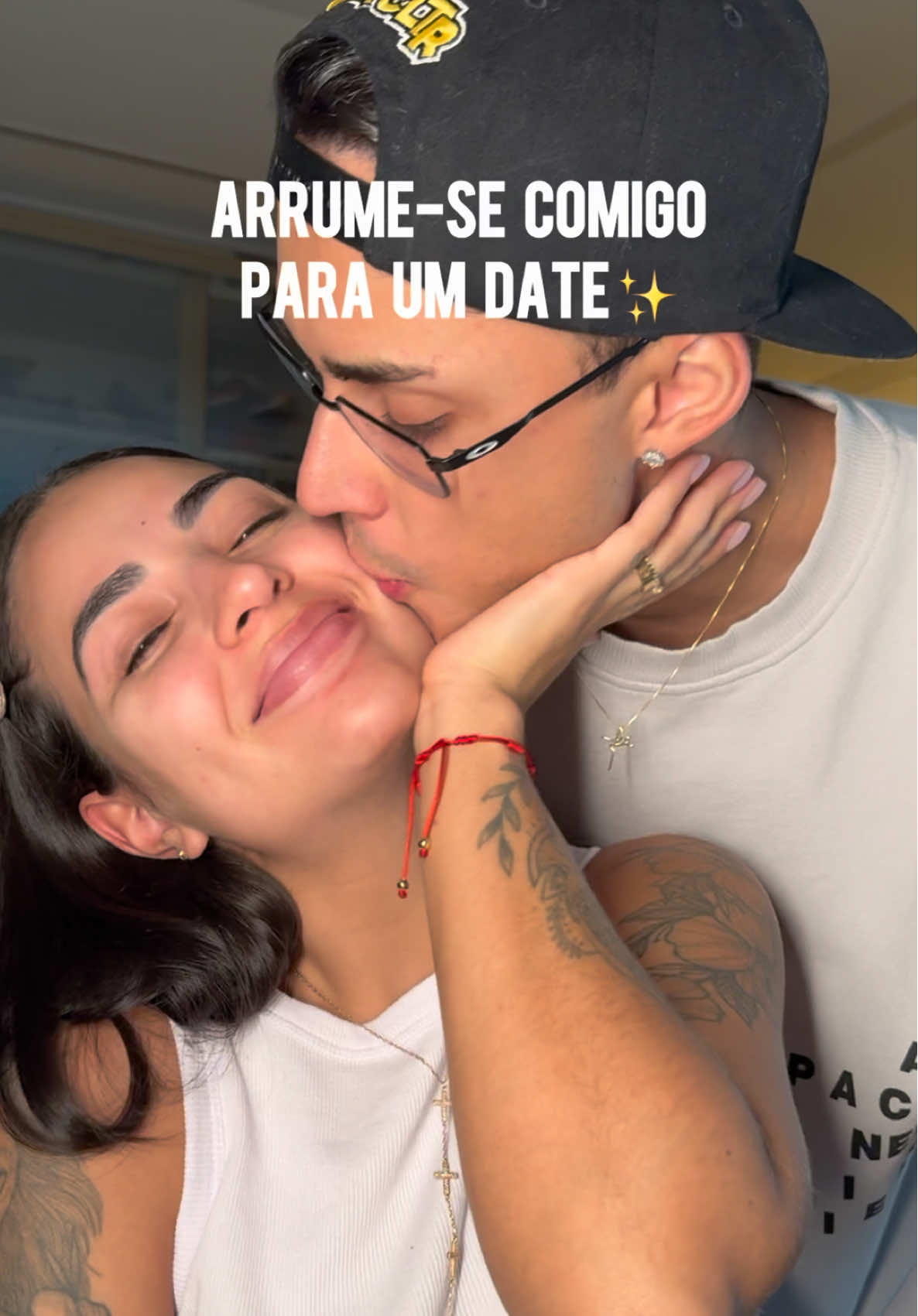 Date com meu gato e é óbvio que me arrumei usando PAM! e o novo gloss Cherry Bomb 🍒🤏🏼 #PamByPamella #CherryBomb 