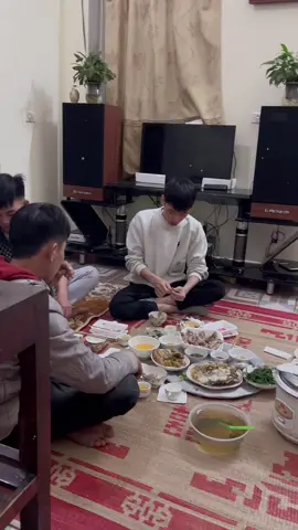 Ánh mắt “cầu cíu” 🤣🤣#viral #xuhuong #xuhuongtiktok #fyp 