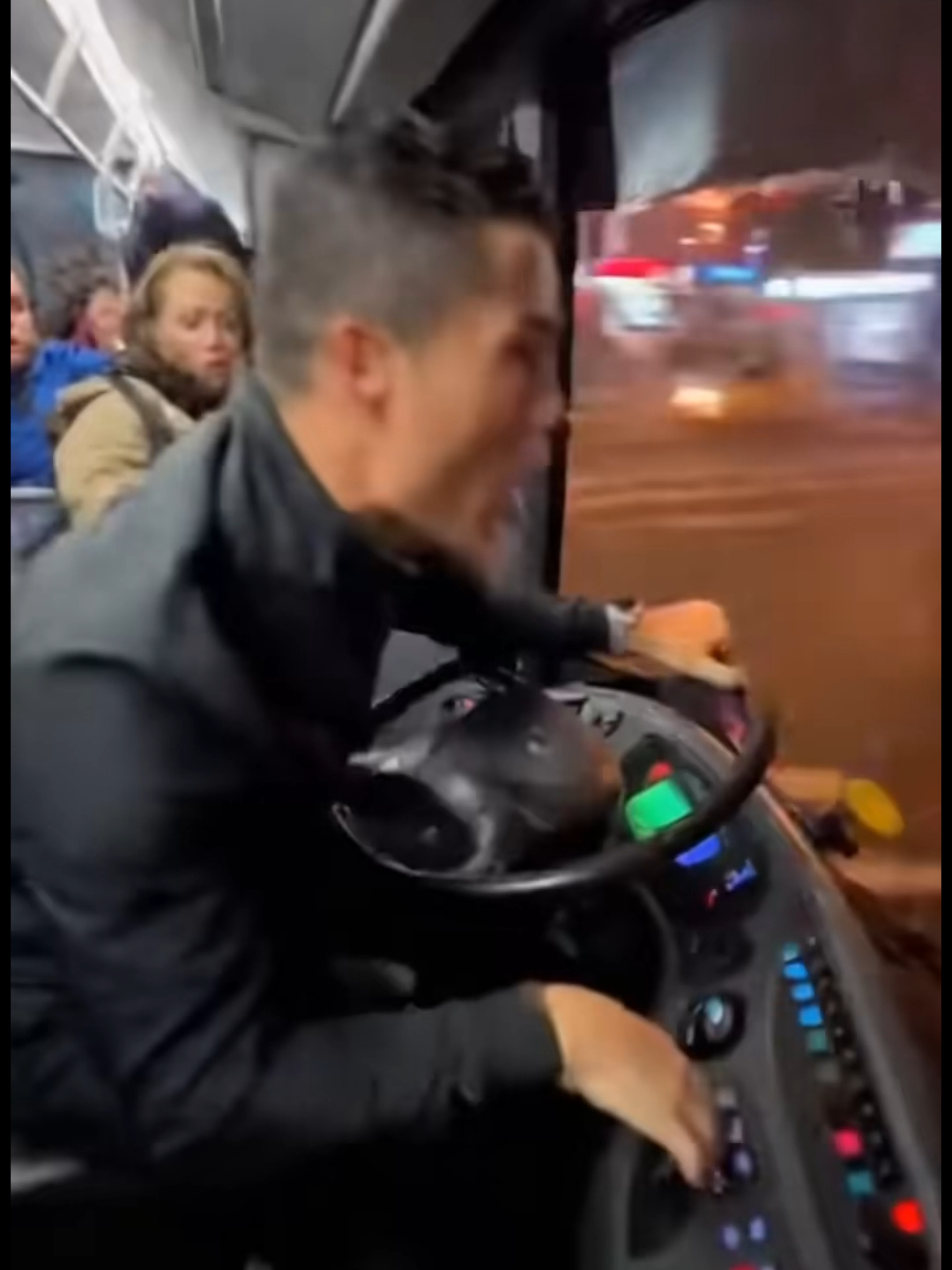 IA Cristiano Ronaldo, segue follow 🙏🏽 #cr7 #inteligenciaartificial #motorista #onibus