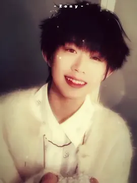 : Có lẽ mình sẽ off, vì bị bệnh  Cảm ơn các bạn đã quan tâm và đồng hành cùng mình trong thời gian qua. Bệnh tình hiện tại của mình bác sĩ nói là đã không chữa được nữa. Mặc dù có chút thất vọng nhưng bản thân mình sẽ cố gắng edit và đăng từ 1-2 video. Mình cũng muốn chữa lắm chứ nhưng chỉ có 20% cơ hội thôi Mình bị bệnh cuồng ChenYiHeng giai đoạn cuối. yt cap: _istluvbin #chenyiheng_陈奕恒#tfmussi_grp_edit#xhhhhhh 