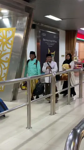 Sehat selalu Kiyai dan Nyaii🥰 #kiyaiholilyasin #nyainingsih 