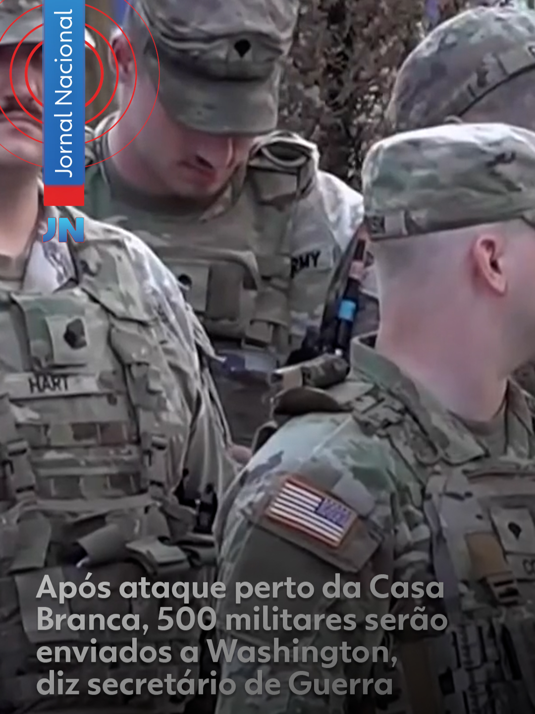 #EUA - Em uma coletiva à imprensa no fim desta quarta-feira (26), a prefeita de Washington, Muriel Bowser, disse que o ataque próximo à Casa Branca que deixou dois agentes da Guarda Nacional em estado grave tinha alvo específico e que o atirador agiu sozinho. O secretário de Guerra, Pete Hegseth, anunciou que Trump ordenou o envio de mais 500 soldados da Guarda Nacional em resposta ao ataque. Com isso, subirá para quase 3 mil o total de agentes da Guarda Nacional na capital americana. Os soldados estão policiando as ruas desde agosto, quando o presidente tomou o controle da polícia e mobilizou as tropas para combater o que chamou de onda de crime na cidade. A força tarefa de combate ao terrorismo do #FBI está liderando as investigações. Portanto, então, investigam se esse foi um ato terrorista. Saiba mais clicando em 'leia o artigo' #g1 #Washington #petehegseth #donaldtrump #casabranca #JN #tiktoknotícias