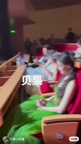 Queen Yiying lagi fokus benerin gelang nya 🤭🥰 #zhaiyiying翟一莹 #aktorchina #fypシ゚ 