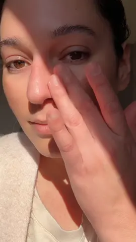 AVEA Bubble Primer Tightens pores in just 1 minute and creates mirror skin 👌 Unlike traditional primers that clog pores, it tightens pores and forms a thin layer on the skin to create smooth, mirror-like skin. Call to Action Search AVEA Bubble Primer on Amazon! https://a.co/d/cm9pANs✨ #kbeauty #avea #amazon #mirrorskin #glassskin    