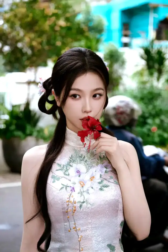 pembaruan studio esther di weibo😍#estheryu#yushuxin_虞书欣 #jiejiechina🇨🇳 #artischina#fyppppppppppppppppppppppp 