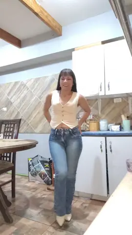 No me importa nada más que seguir viviendo feliz bailar te llena de energía de buenas vibras te libera el estrés y la amargura baila como sea pero baila #parati❤️🤩 