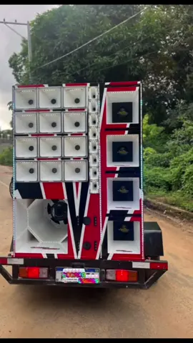 Qual ficou mais exagerada? #paredoes #somautomotivo_no12 #rd7cds #caixabob 