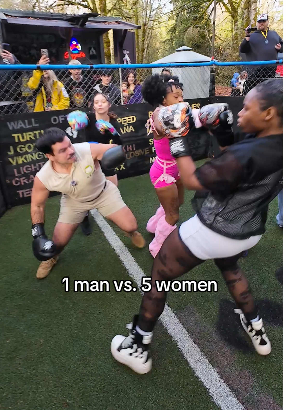 Chat… Im simply outnumbered… @THE SCRAPYARD #fight #brawl #outnumbered #gyat #boxing 