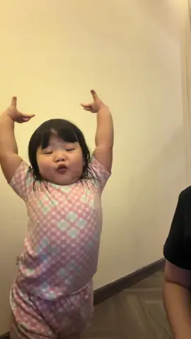 Sebahagia itu minum susu 🤣 ini yaya lagi minum sufor dari MIRUGO 🇯🇵 ini formula tanpa tambahan gula dan sirup jagung, juga mengandung DHA Asli jepang 😍  Di jual eksklusif di website mirugo yah  Mirugo.id/cleanformula 🇯🇵#MirugoNutrition #CleanFormula #DHAAsliJepang #BukanAsalKenyang 