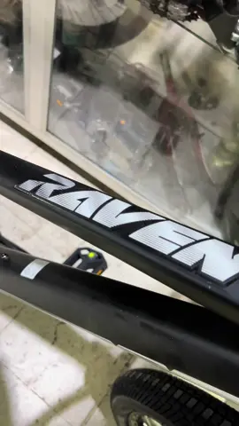 🔥 Raven — calidad que sí se siente 🔥 La mejor opción pa’ empezar con toda sin vaciar el bolsillo 😎 Resistente, ligero y listo pa’ la calle 💪 Perfecto pa’ trabajo,o parchar con estilo. 👉 Disponible en Bike Zone Cali 🚨 ¡Pocos disponibles! #Raven #BiciPaTodos #BikeZoneCali #BicicletasCali #bikezonecali