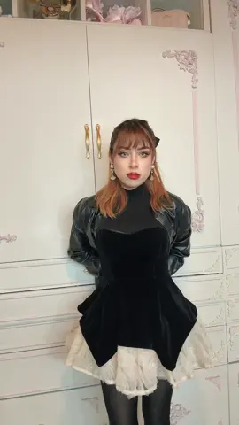 Me tome una siesta pero ya es momento de hacer outfit para ir a unos eventos de proyectos importantes para mis amigos 💕