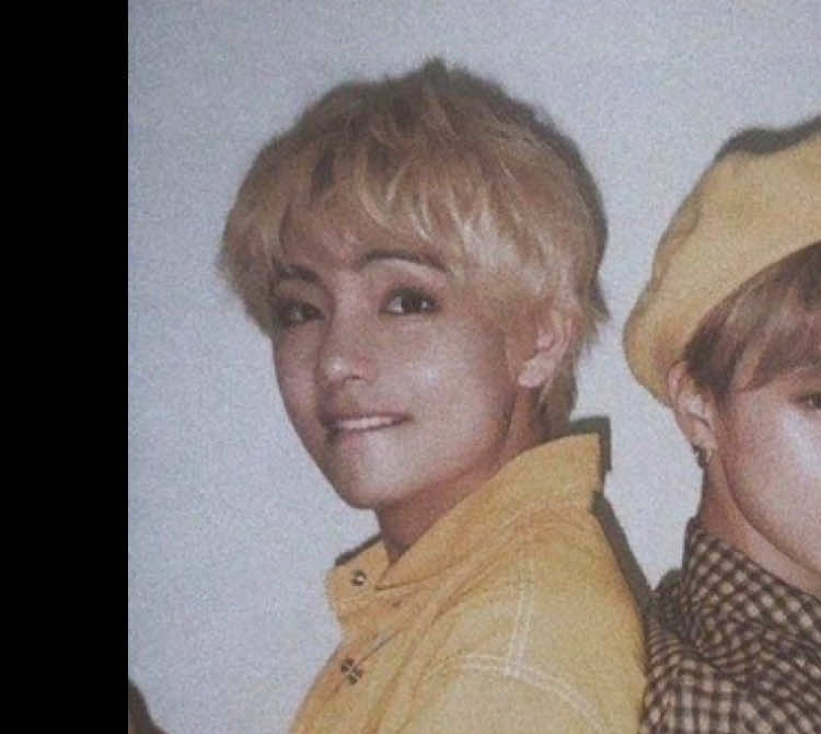 Gracias L-Army, me hicieron escuchar otra cosa #singularity #bts #army #taehyung #kimtaehyung 